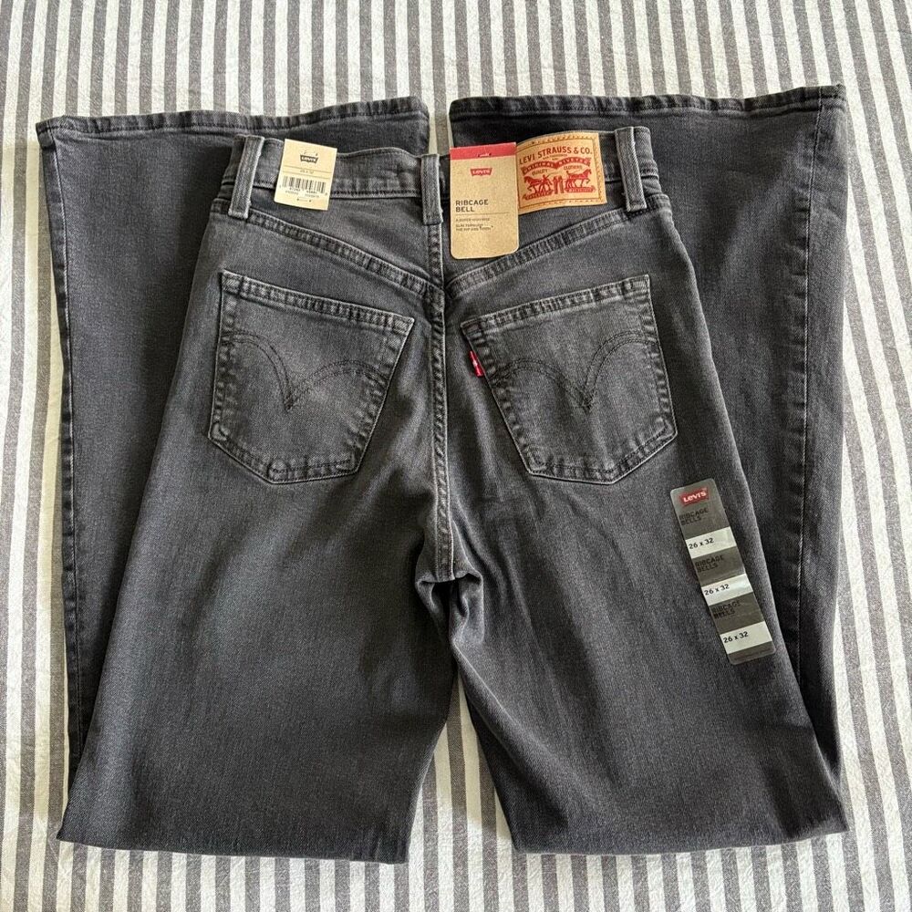NWT Levi’s Ribcage Bell Jeans Size 26x32